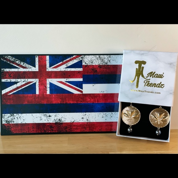 14k Gold Hawaiian Flag Earrings with Silver Pearl - Picture 7 of 8